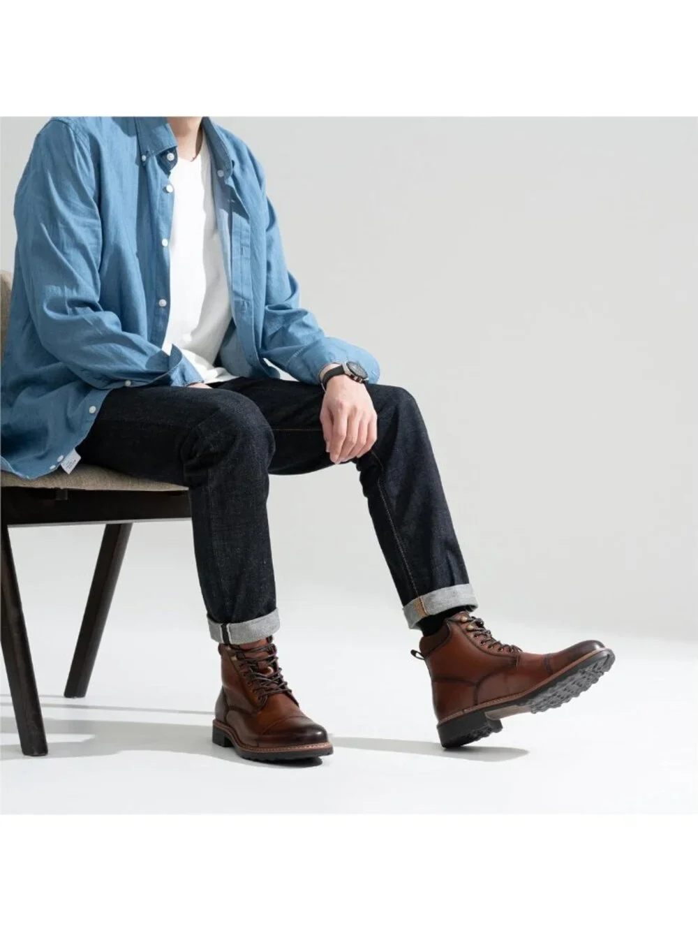 Stylish Men's Leather Chukka Boots - Versatile Dress Footwear for Any Occasion